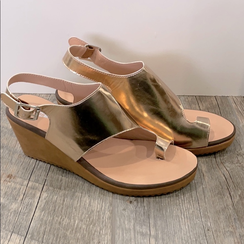Women’s thong sandals size 10